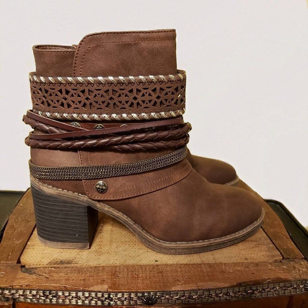 B52 By BullBoxer "Sally" Zip Up Chain Detail Ankle Boots Sz 8